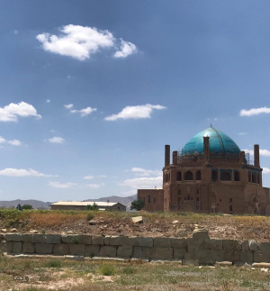 گنبد سلطانیه از نمایی دور تر