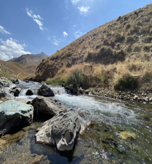 رودخانه وارنگه رود، خواهشا چیزی در طبیعت از خودتون به جا نگذارید، اینجا خیلی تمیزه بگذارید تمیز بمونه 🤩